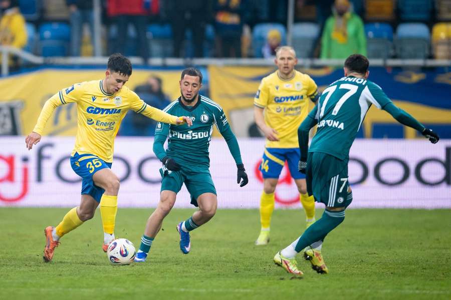 Sobota z Ekstraklasą: Dwa gole Colaka ratują Legię w Gdyni. Czas na mecz w Białymstoku