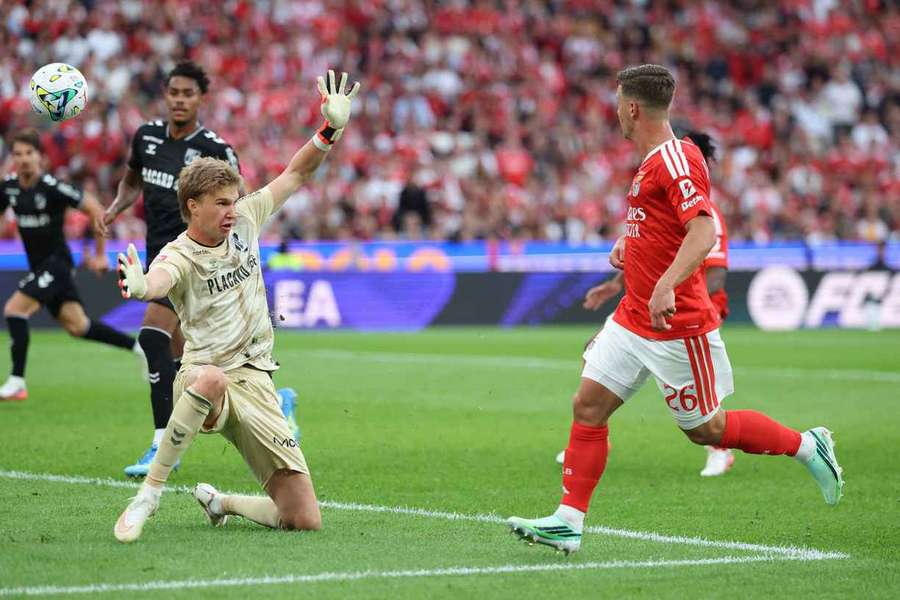 Samuel Dahl no momento do golo Samuel Dahl no momento do golo