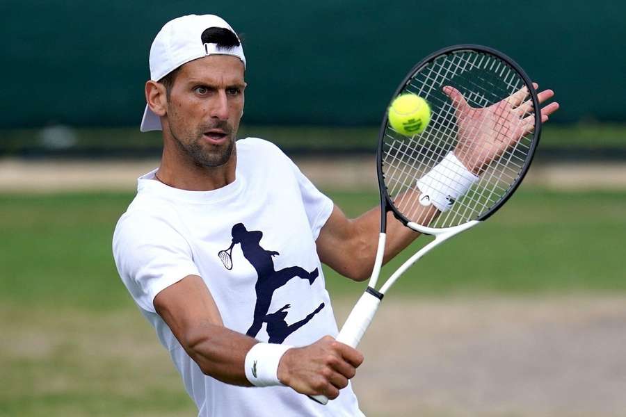 Novak Djokovič si loni na Australian open nezahrál, protože není očkován.