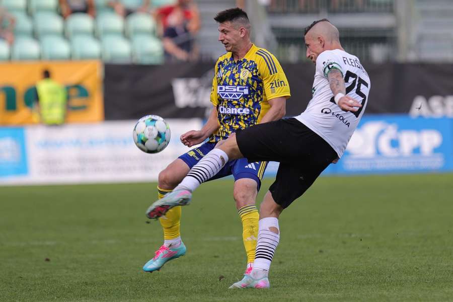 Smutný karvinský hrdina Jiří Fleišman během duelu se Zlínem.