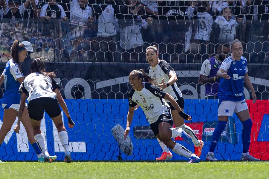 Thaís Ferreira fez o gol do título corintiano