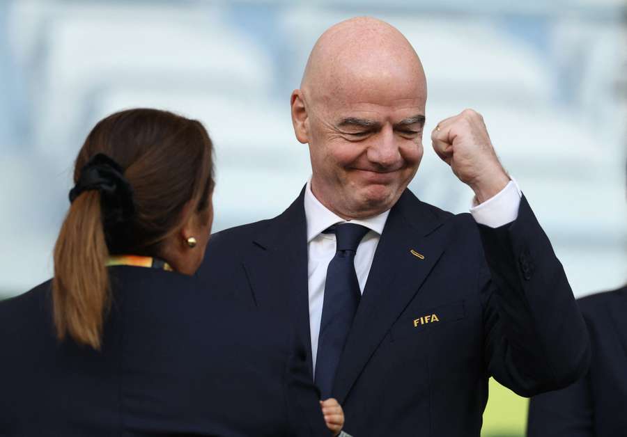 Infantino tenta se manter no comando da FIFA