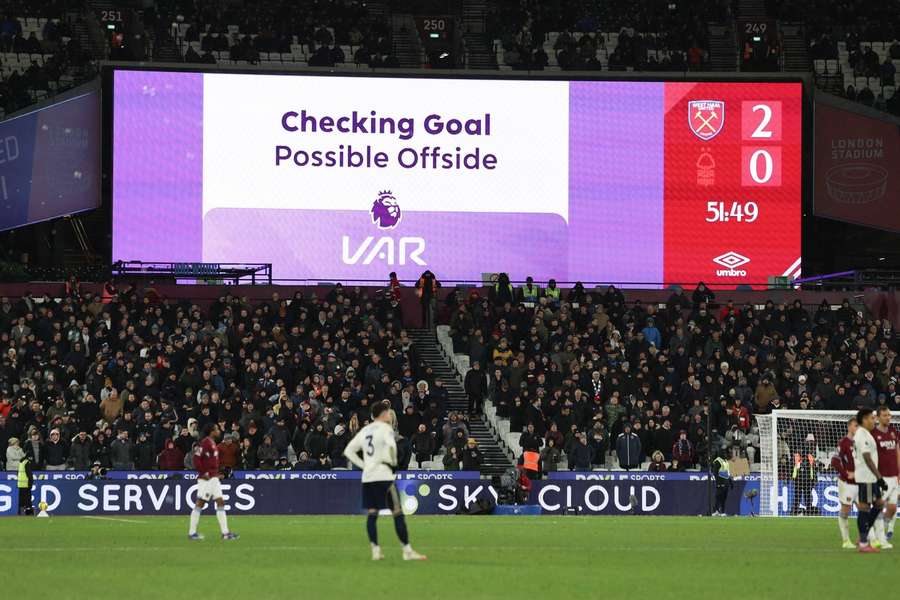 Schimbări în Premier League