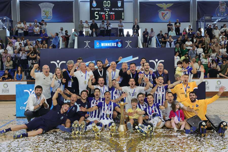 Ao fim de 11 finais perdidas, FC Porto volta a levantar o troféu