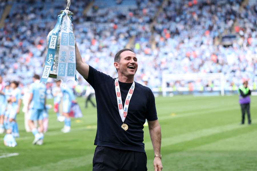 Frank Lampard sa dohodol s Coventry na novom kontrakte.