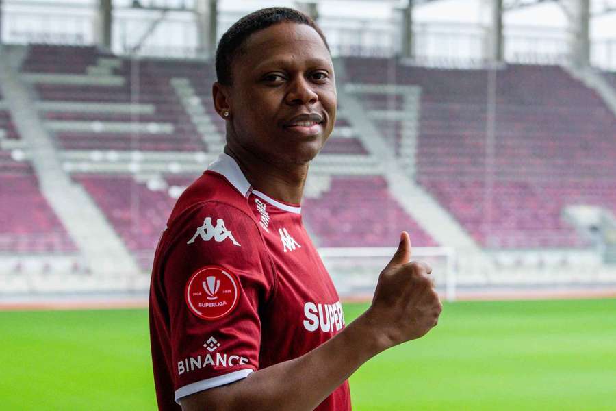 Clinton N'Jie, pregătit de debutul la Rapid