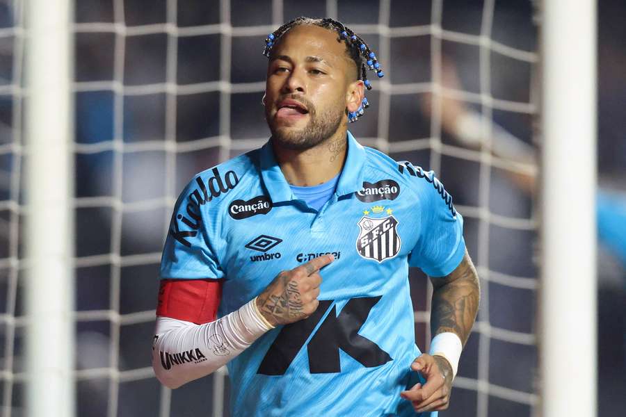 Neymar brilló en Morumbis y lideró la victoria del Peixe