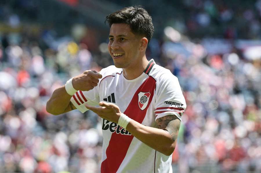Meza vstřelil třetí gól River Plate.