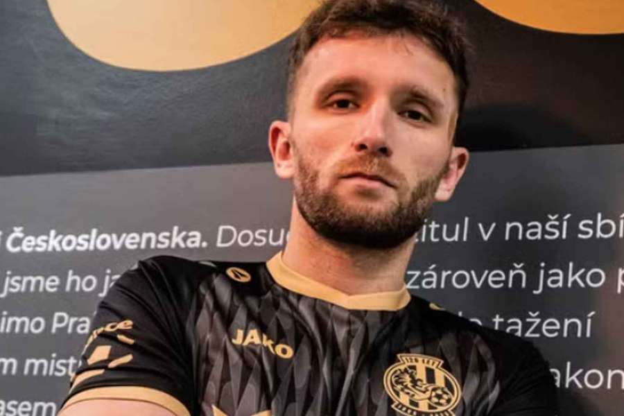 Přestupy ONLINE: Slavia pokračuje v čistce, United mají trenéra. Pohyb na trase Plzeň-Bratislava