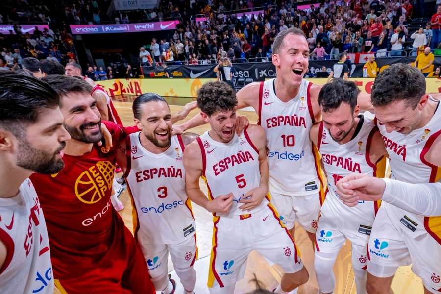 Los jugadores de España celebran su victoria ante Georgia Los jugadores de España celebran su victoria ante Georgia