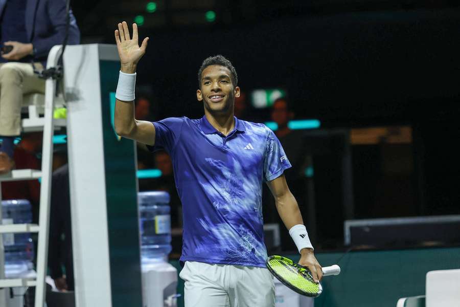 Auger-Aliassime pokračuje v cestě za premiérovou obhajobou na turnajích ATP.