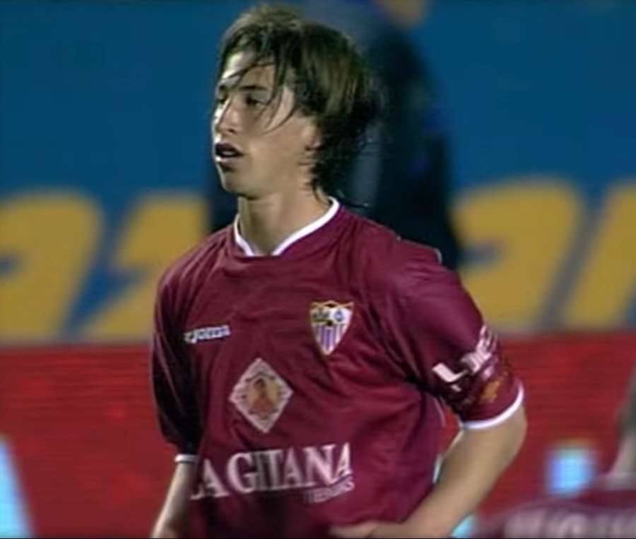 Ramos a fait ses débuts au Riazor à l'âge de 17 ans avec l'équipe première de Séville.