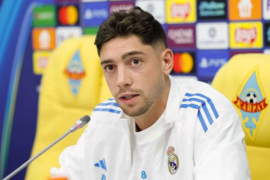 Fede Valverde durante a conferência de imprensa oficial da Liga dos Campeões