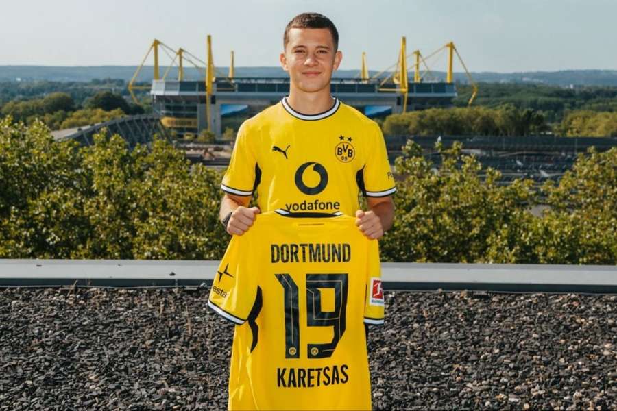 Karetsas bude nosit dres s číslem 19. Karetsas bude nosit dres s číslem 19.