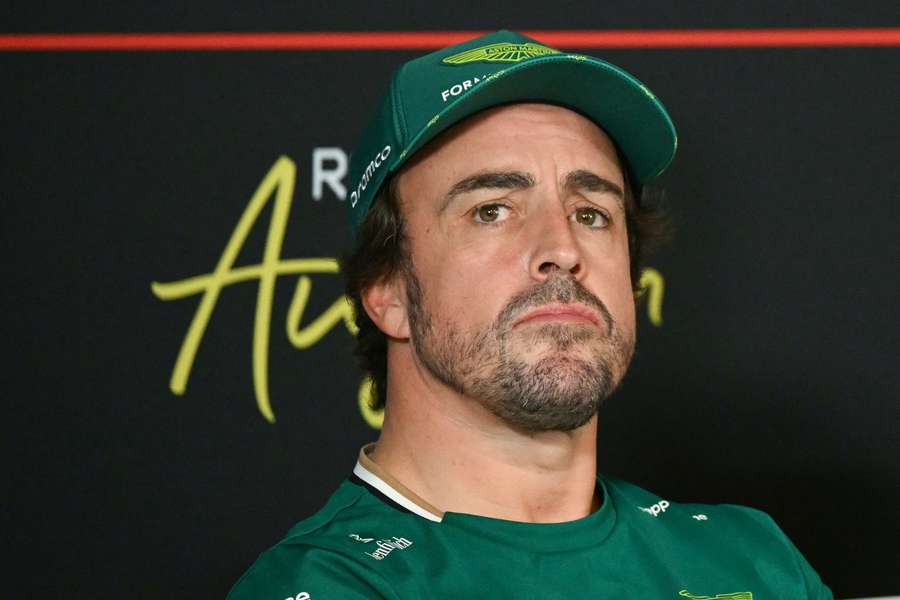Fernando Alonso numa conferência de imprensa
