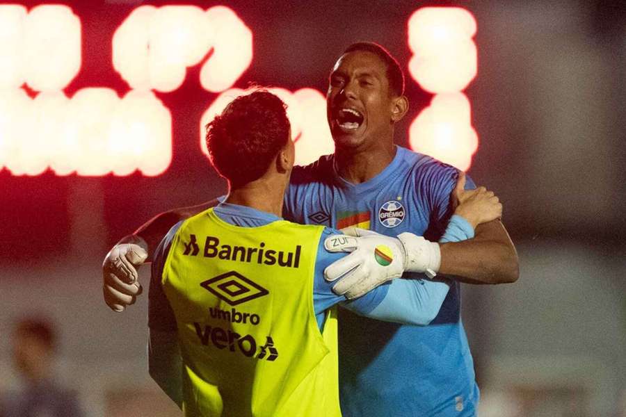 Ygor defendeu pênalti e foi o herói da classificação do Grêmio contra o Bragantino