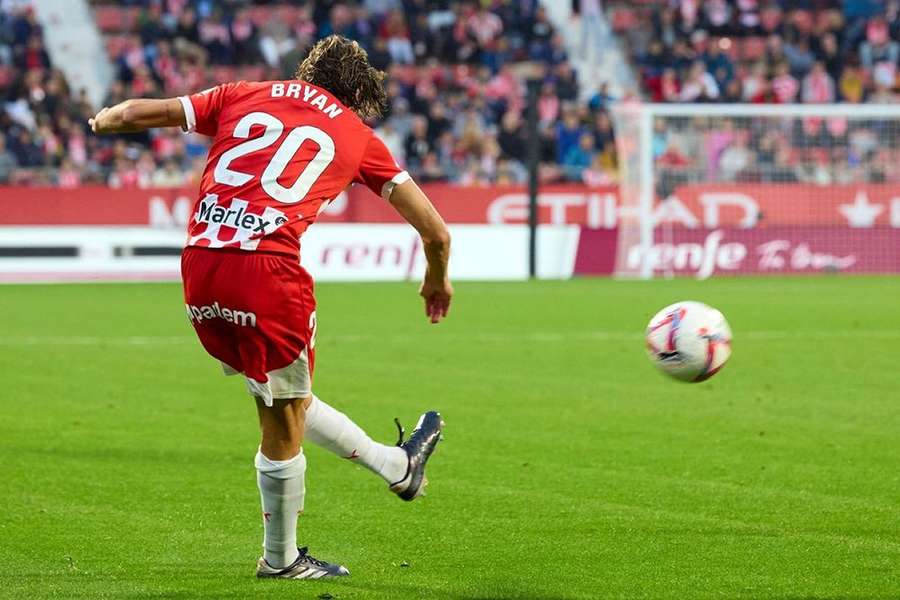Villarreal threaten Girona plans for Spurs loanee Gil