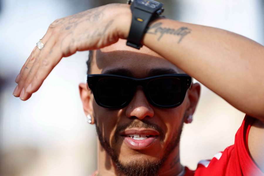 Hamilton appelle la FIA à vérifier que tout le monde soit "sur un pied d'égalité" Hamilton appelle la FIA à vérifier que tout le monde soit "sur un pied d'égalité"