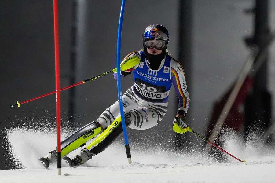 Emma Aicher während des ersten Laufs in Courchevel