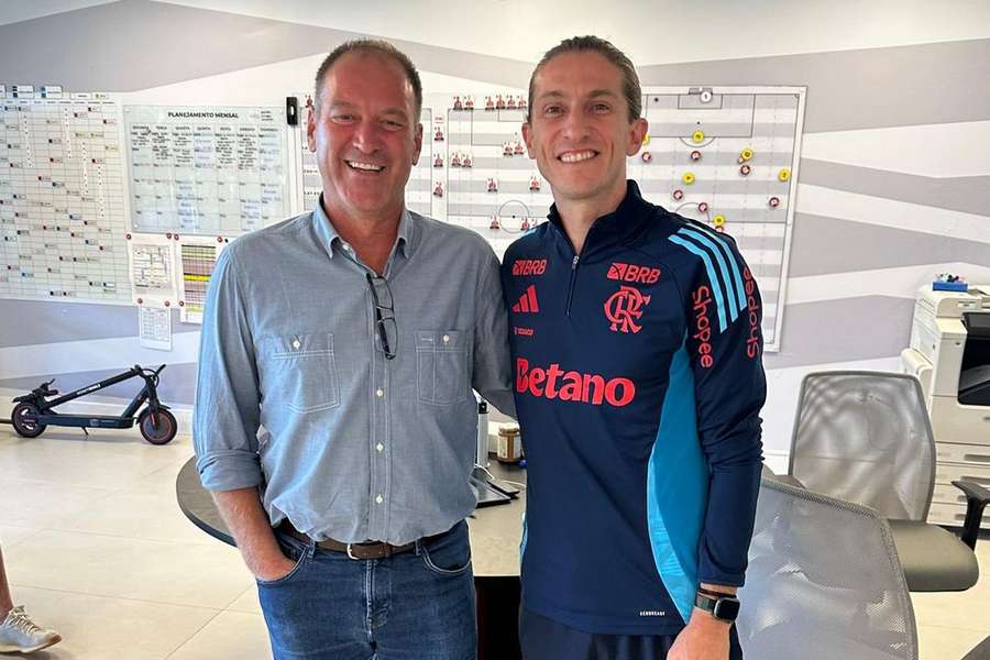 Nuno Presume ao lado de Felipe Luís Nuno Presume ao lado de Felipe Luís