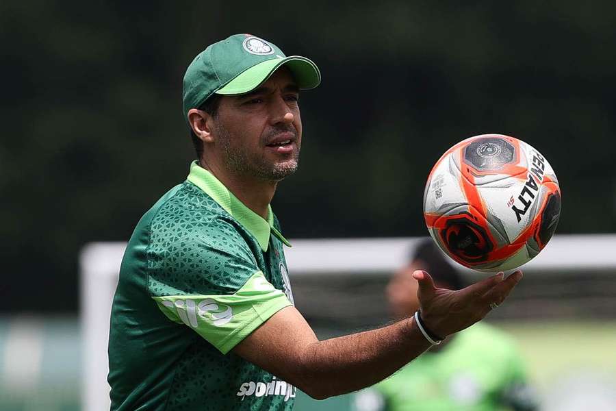 Abel Ferreira quer manter a invencibilidade do Palmeiras na fase de grupos do Paulistão