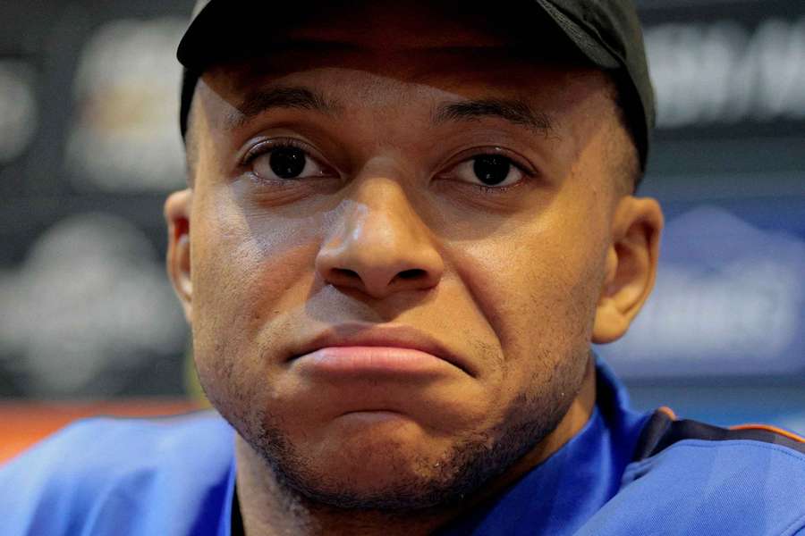 Mbappé na tiskové konferenci francouzské reprezetnace.