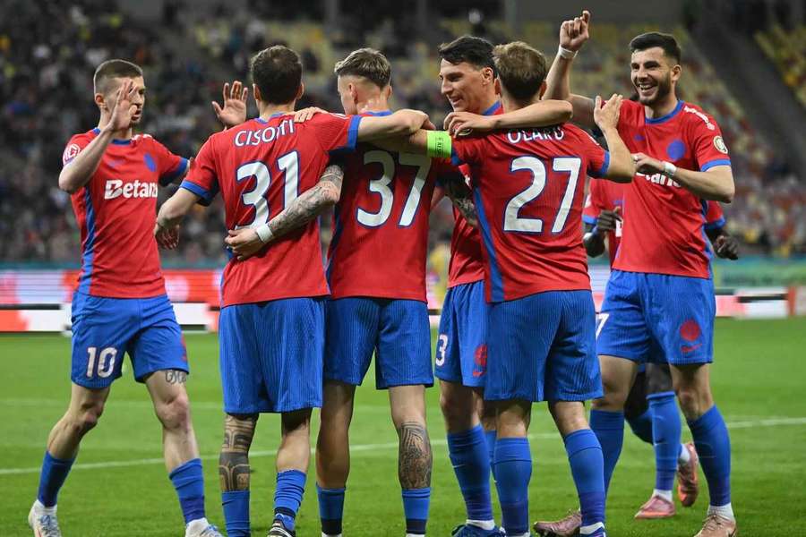 Jucătorii de la FCSB sărbătoresc un gol