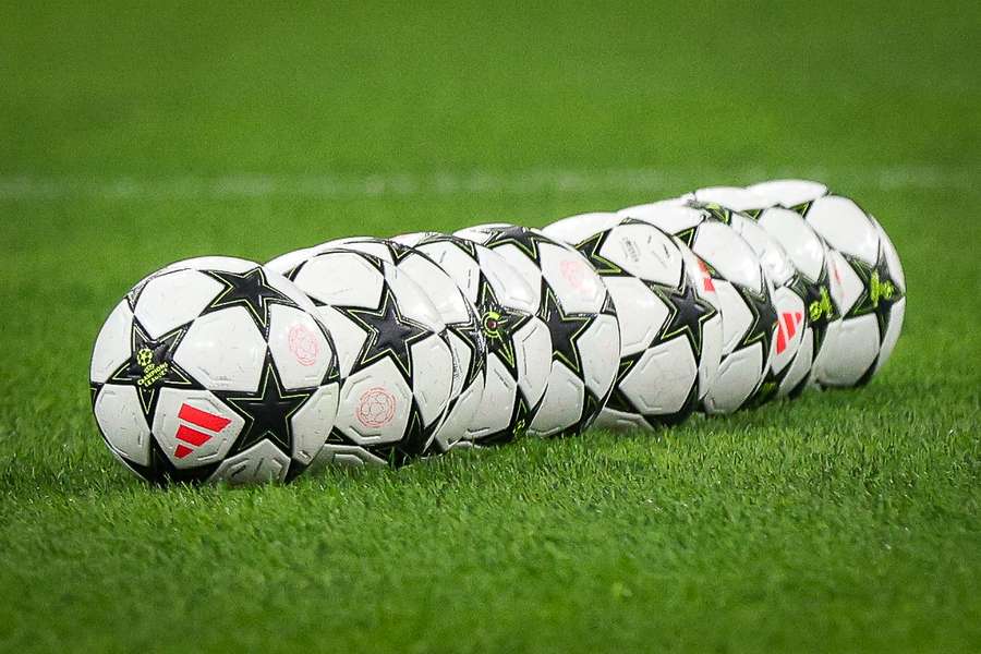 Les instances du football européen demandent à l'UE de s'impliquer dans la réforme des règles de transfert.