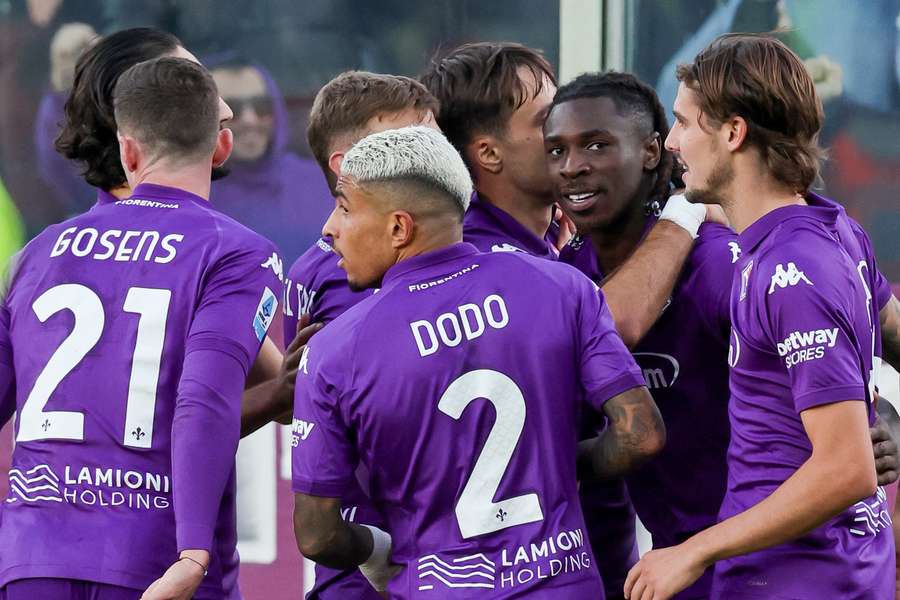 Fiorentina viert opnieuw een doelpunt van Moise Kean (tweede van rechts)