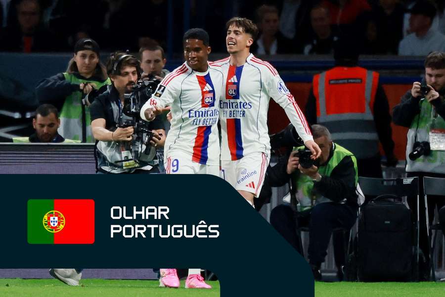 Afonso Moreira abraçado a Endrick no triunfo do Lyon