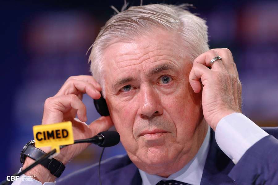 Ancelotti durante coletiva de apresentação na Seleção Brasileira 