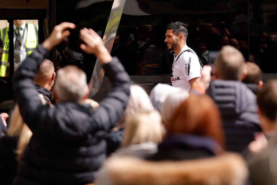 Raúl Jiménez fica livre para assinar por outro clube