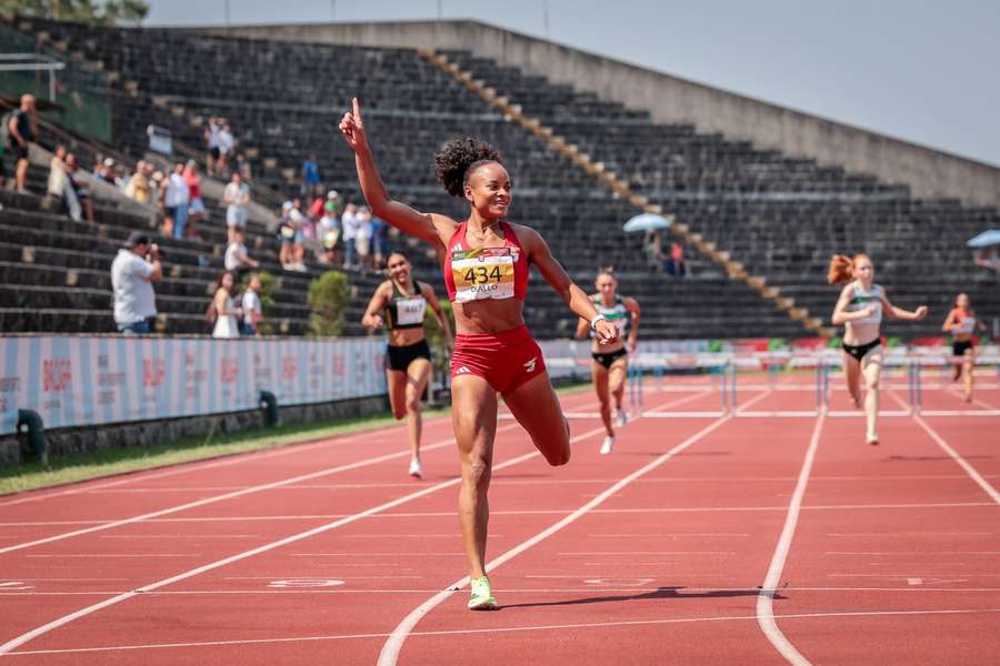 Fatoumata Diallo sagrou-se tricampeã dos 400 metros barreiras, fixando novo recorde da competição