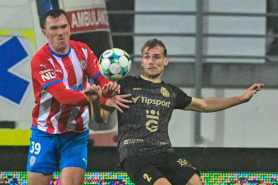 Klíma ze Zbrojovky v souboji s hradeckým Ludvíčkem. Klíma ze Zbrojovky v souboji s hradeckým Ludvíčkem.