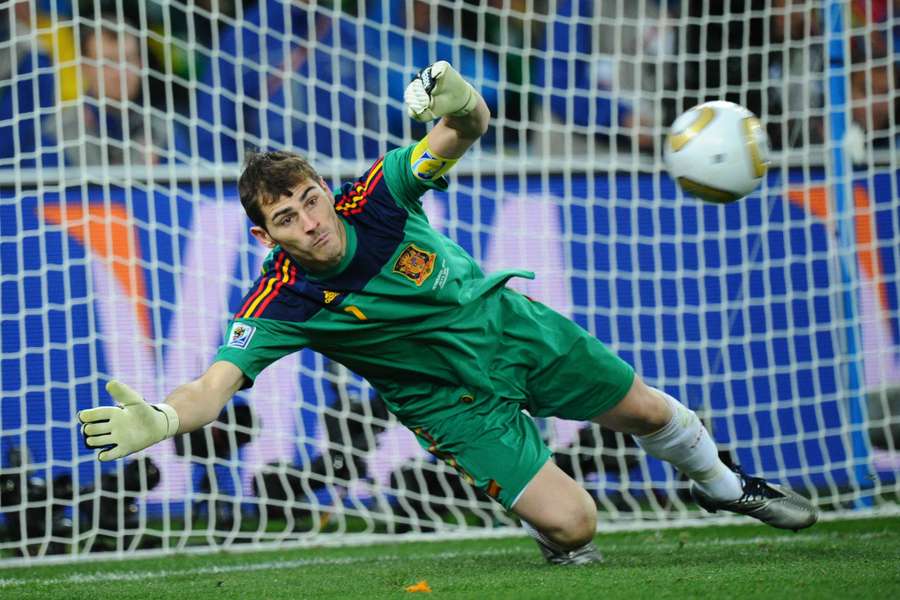 Iker Casillas realiza una parada en la final del Mundial 2010 Iker Casillas realiza una parada en la final del Mundial 2010