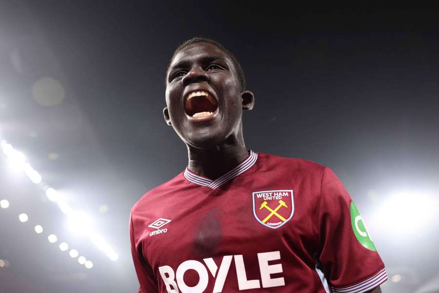 Diouf je v hledáčku slavných United.