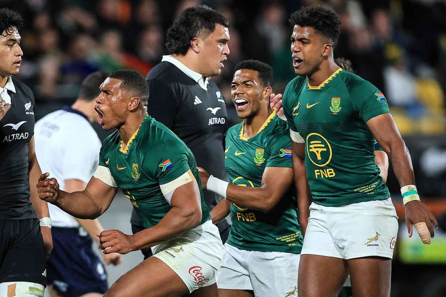 South Africa's Damian Willemse (L) celebrates his try during the Rugby Championship match against New Zealand