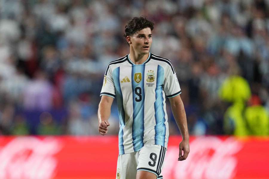 Álvarez na mistrovství světa reprezentuje Argentinu. Álvarez na mistrovství světa reprezentuje Argentinu.