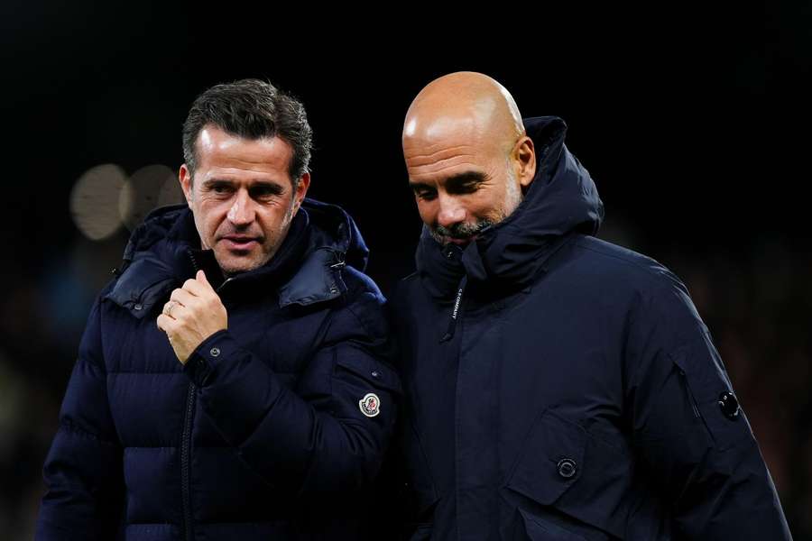Marco Silva, do Fulham, com Pep Guardiola, do Manchester City
