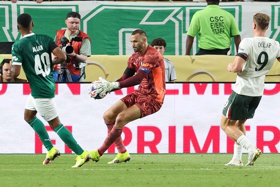 Weverton foi o capitão do Palmeiras na derrota para o Chelsea