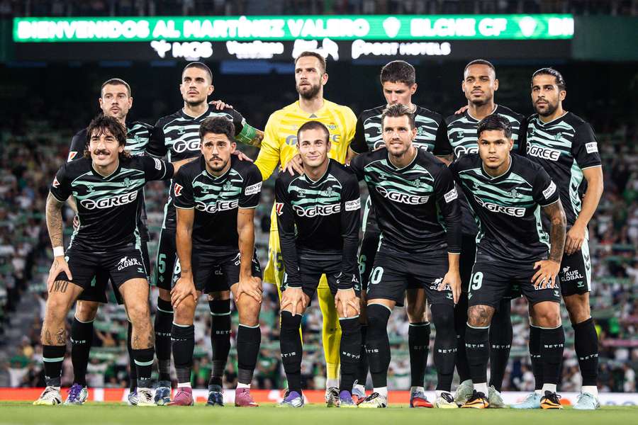 Al Betis le cierran parte de La Cartuja por gritos racistas de dos aficionados