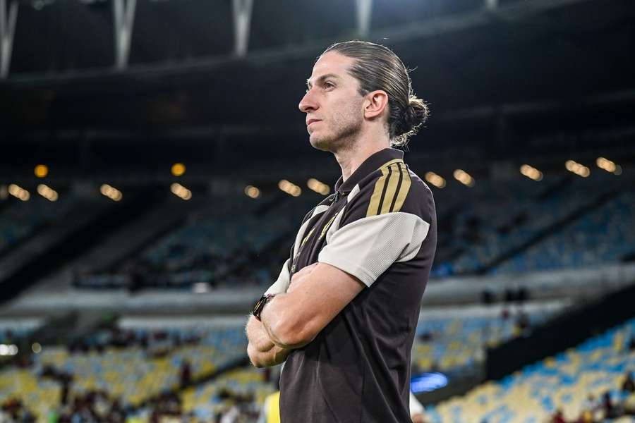 Filipe Luis muss trotz eines Kantersieges seine Koffer bei Flamengo packen. Filipe Luis muss trotz eines Kantersieges seine Koffer bei Flamengo packen.