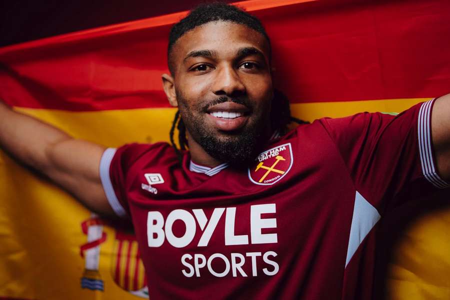 Adama apresentado no emblema londrino Adama apresentado no emblema londrino