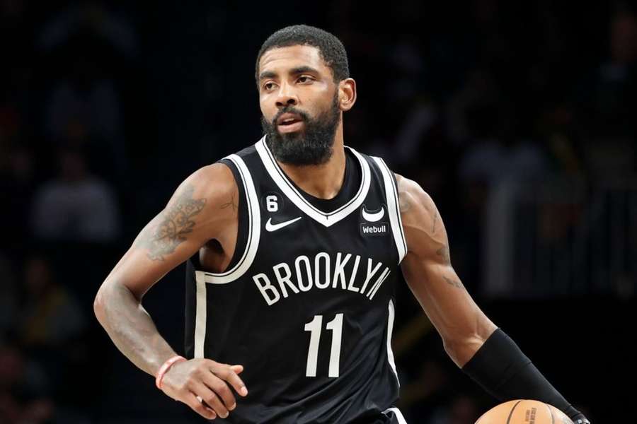 Kyrie Irving spune "adio" contractului cu Nike