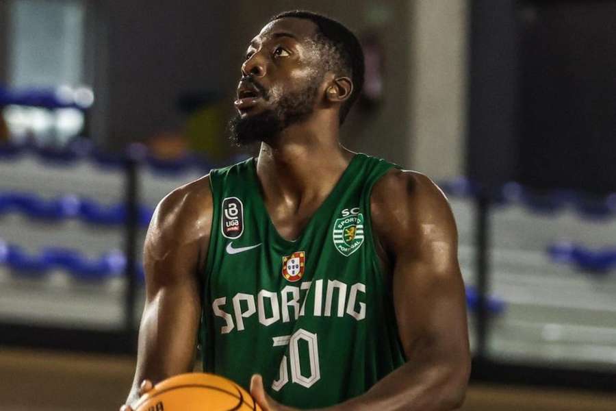 Joshua Patton regressa ao conjunto que representou em 2021/22