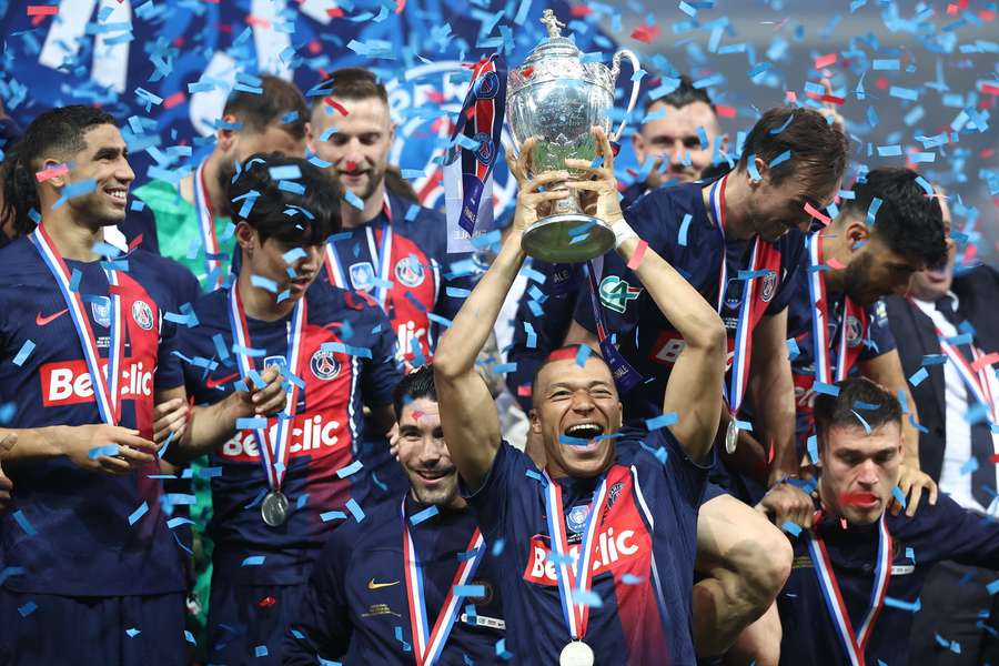 Mbappé encerrou sua passagem pelo PSG com título