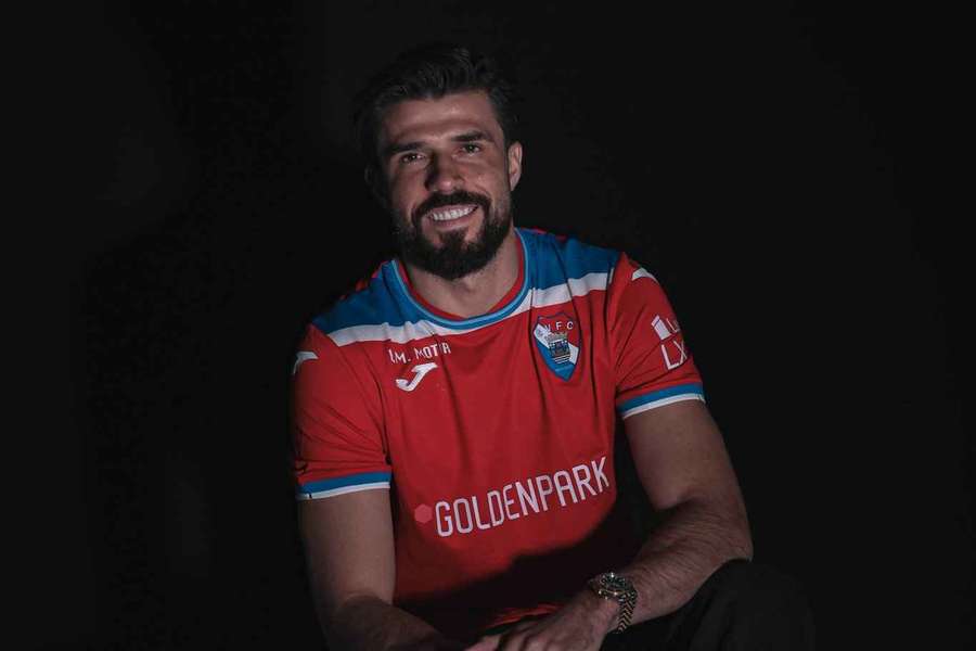 Héctor Hernández com a nova camisola Héctor Hernández com a nova camisola