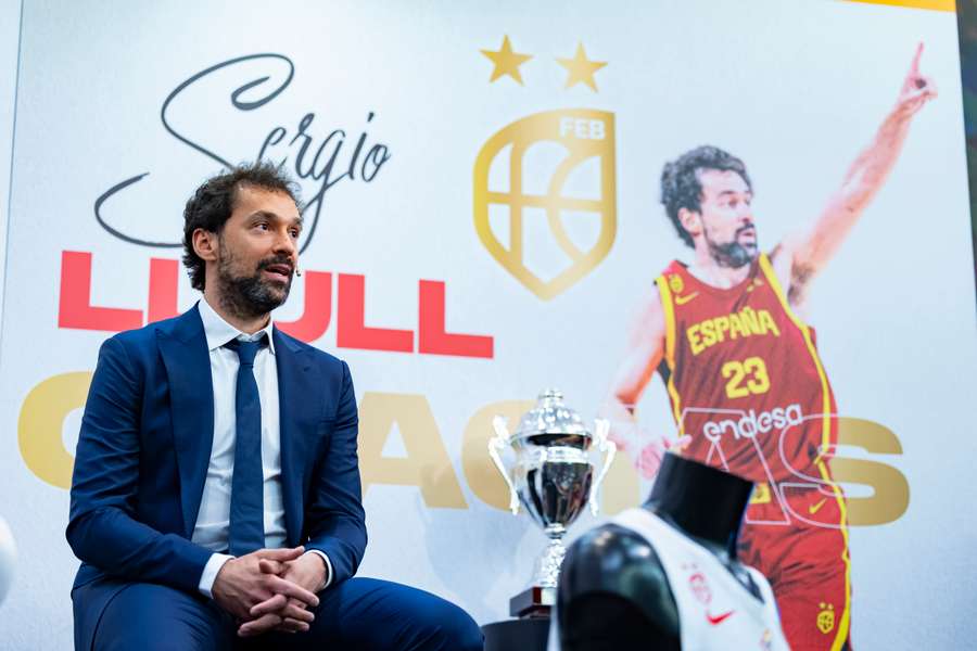 Llull, durante el acto de su retirada como internacional