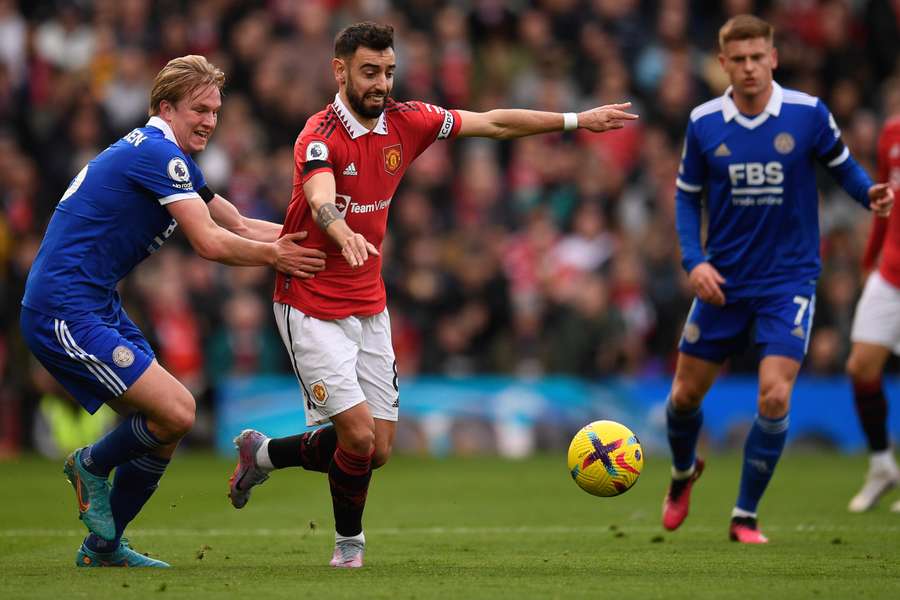 Manchester United's Bruno Fernandes (C) vies with Leicester City's Victor Kristiansen