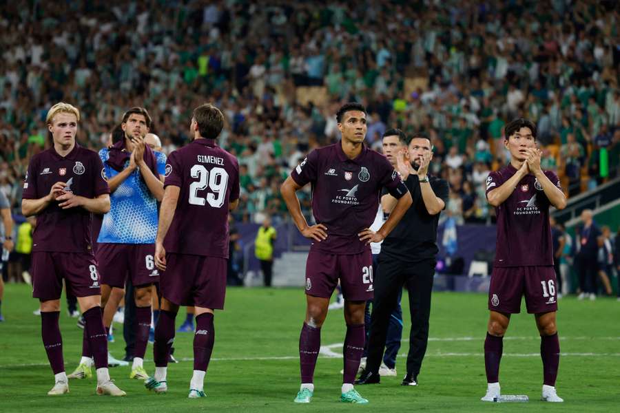 Os jogadores do FC Porto no final do jogo com o Betis Os jogadores do FC Porto no final do jogo com o Betis
